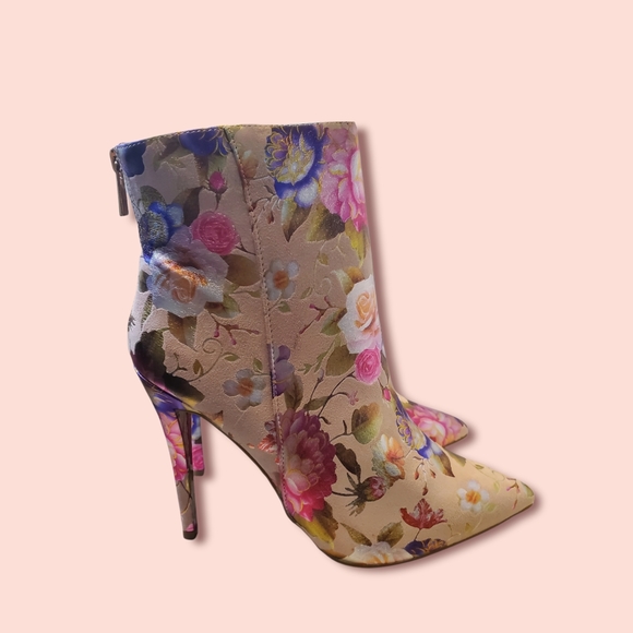 🎉⭐HOST PICK⭐🎉 Beautiful Blush Foil Flower Booties - Picture 6 of 9
